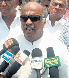 பேச்சுவார்த்தைக்கு கேரள அரசு திடீர் முட்டுக்கட்டை: வாளையாரில் லாரி உரிமையாளர்கள் போராட்டம் தொடர்கிறது