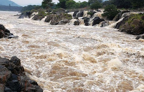 தஞ்சை மகள் அழுத கண்ணீர் காவிரி என்பார்