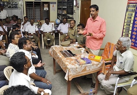 31 மாதங்களில் ரூ.4 ஆயிரம் கோடி வரி வசூல் - போக்குவரத்து வாகனங்களுக்கான வரி ஆன்லைனில் செலுத்துவது கட்டாயமாகிறது