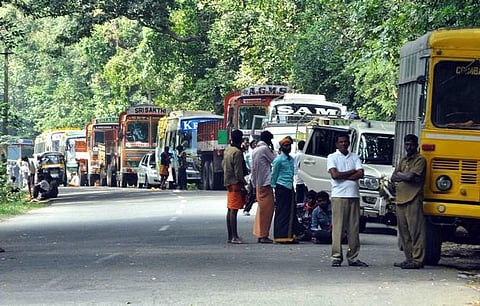 காலக்கெடு நேற்றுடன் முடிந்தது: கேரளத்துக்கு லாரி போக்குவரத்து நிறுத்தம்