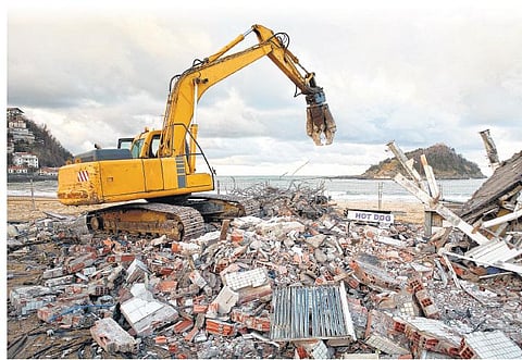 ஆறுகளை மூடும் கட்டுமானக் கழிவு