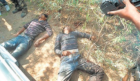 தெலங்கானாவில் என்கவுன்ட்டரில் 2 தீவிரவாதிகள் பலி: மோதலில் ஒரு கான்ஸ்டபிள் பரிதாப மரணம்; 2 போலீஸார் காயம்