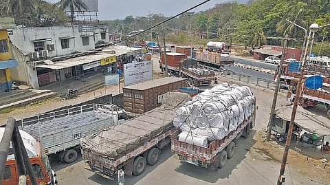 வாளையாறு சோதனைச்சாவடி பிரச்சினை: கேரள முதல்வருடன் இன்று பேச்சுவார்த்தை- லாரி உரிமையாளர்கள் போராட்டம் வாபஸ் ஆகுமா?