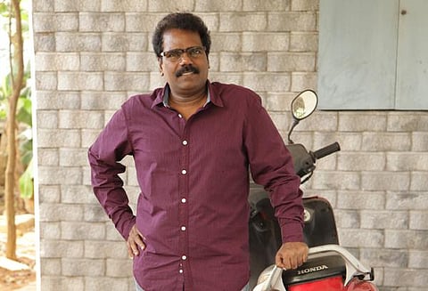 பேஸ்புக்கில் நாள் முழுவதும் மூழ்கி பேசத் தெரியாமல் தமிழன் முழிக்கிறான்: இயக்குநர் தங்கர் பச்சான் வேதனை