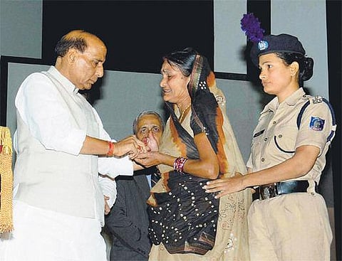 காஷ்மீர் பண்டிட்டுகள் மீள்குடியேற்றம்: மத்திய உள்துறை அமைச்சர் உறுதி