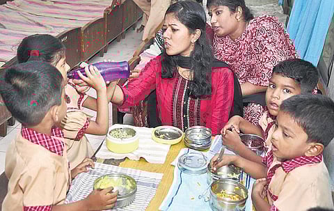 காலேஜில் படிக்கும் சுட்டிகள்