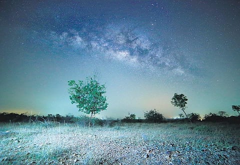 வானம் எனக்கொரு ஓவியம் தரும்