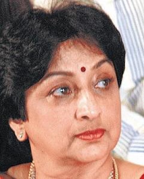 பணம் கொடுத்து வாங்க முடியாத படைப்பாளி! - நடிகை லட்சுமி