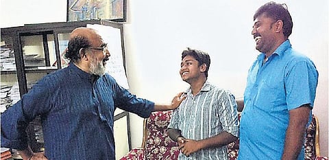 கேரளாவில் வேர்கடலை விற்று பொறியியல் படிக்கும் மாணவர்: மாற்றத்தை விதைத்த மார்க்சிஸ்ட் எம்எல்ஏ.வின் முகநூல் பதிவு