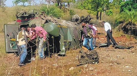சத்தீஸ்கரில் கண்ணிவெடி தாக்குதலில் 5 போலீஸார் பலி: 72 மணி நேரத்தில் 4-வது தாக்குதல்