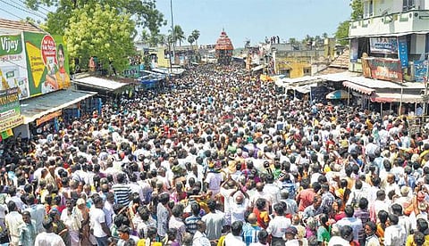 சமயபுரத்தில் சித்திரைத் தேரோட்டம்: பல்லாயிரக்கணக்கான பக்தர்கள் தரிசனம்