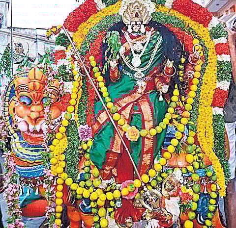 விளக்கில் தோன்றிய அம்மன்