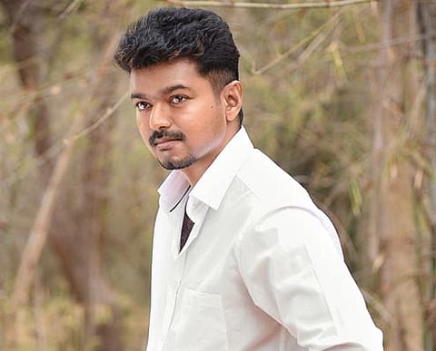 இணையத்தில் கசிந்த புலி விஜய் போட்டோ: படக்குழு அதிர்ச்சி