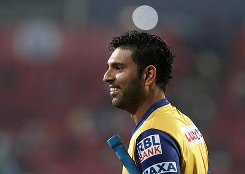 கிரீஸை விட்டு வெளியே வந்து புதிரான முறையில் ஆட்டமிழந்த யுவராஜ் சிங்