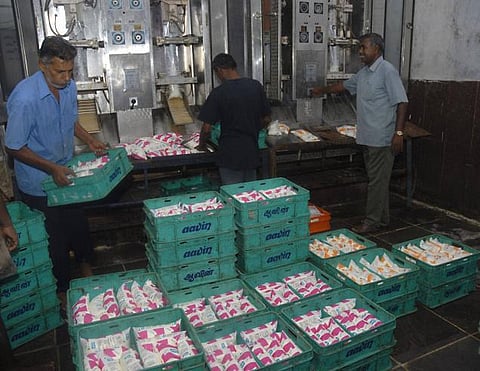 சில்லறை கடைகளில் 250 மிலி ஆவின் பாக்கெட்: பால்வளத்துறை அமைச்சர் உத்தரவு