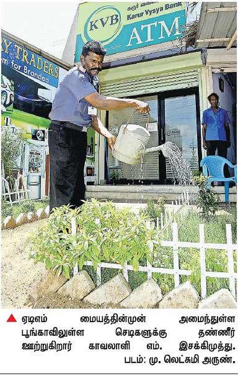 நெல்லையில் ஏடிஎம் அருகே சொந்த செலவில் பூங்கா அமைத்துள்ள காவலாளிகள்