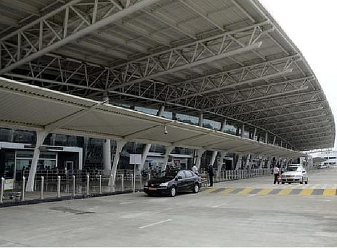 ட்வீட்டாம்லேட்: சென்னை ஏர்போர்ட் கண்ணாடி தெறிப்புகள்