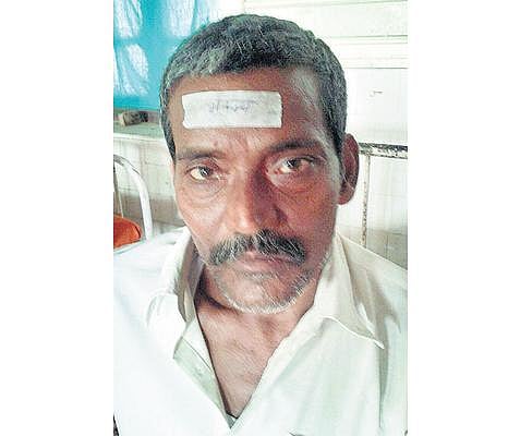 நிலநடுக்கத்தால் பாதிக்கப்பட்ட பிஹாரில் காயமடைந்தவர்களின் நெற்றியில் ஸ்டிக்கர் ஒட்டி அவமதிப்பு