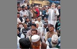 ஆக்ராவில் இந்து மதத்துக்கு மாறிய முஸ்லிம்கள் மீண்டும் மறு மதமாற்றம் செய்தது கொண்டனர்