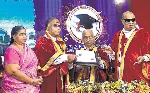 ‘சக்தி மசாலா’ நிர்வாக இயக்குநர் பி.சி.துரைசாமிக்கு கவுரவ டாக்டர் பட்டம்: சத்யபாமா பல்கலைக்கழகம் வழங்கியது