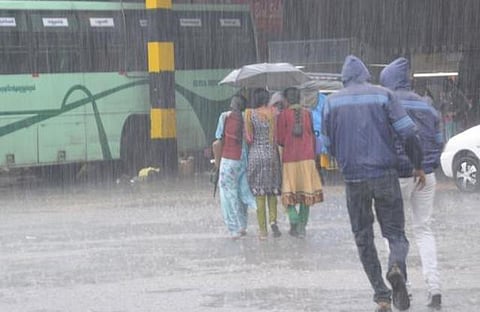 பருவ மழையின்போது மலைகளில் இருந்து வெளியேறும் தண்ணீரை தடுப்பணைகள் மூலம் தேக்க திட்டம்: ஆய்வை தொடங்கியது பொதுப்பணித் துறையின் நீர்வளப் பிரிவு