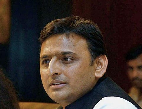 மின்வெட்டை சமாளிக்க தெருக்களில் எல்.ஈ.டி பல்புகள்: உ.பி. முதல்வர் உத்தரவு