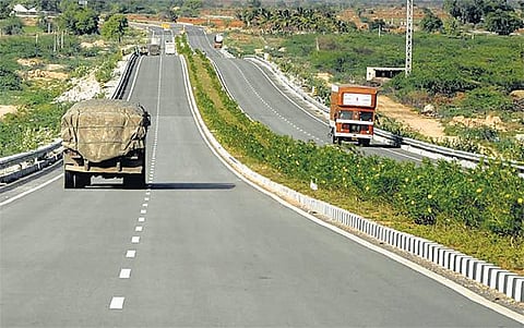 சாலை பாதுகாப்பு மசோதாவில் கடும் விதிமுறைகள்: எதிர்ப்புக்கு பணிந்து பின்வாங்குமா மத்திய அரசு?