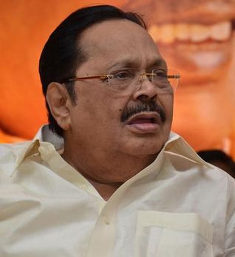 முன்னாள் அமைச்சர் துரைமுருகனின் ஏலகிரி பண்ணை வீட்டில் சந்தன மரம் வெட்டிக் கடத்தல்