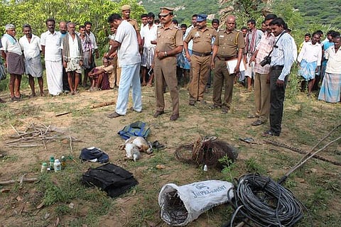 கிருஷ்ணகிரி அருகே முயல் வேட்டைக்கு சென்ற விவசாயி மின்சாரம் தாக்கி பலி