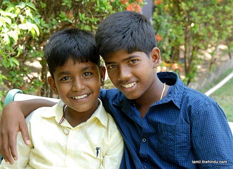 காக்கா முட்டை சிறுவர்களின் படிப்பு செலவை ஏற்ற தனுஷ்