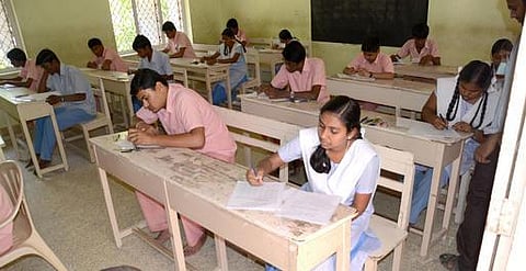 பிளஸ் 2 இயற்பியலில் 124 பேர் சதம்; கடந்த ஆண்டை விட கடும் வீழ்ச்சி