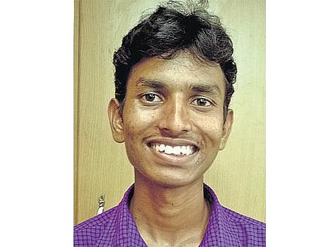 பிளஸ் 2: குழந்தை தொழிலாளியாக இருந்த மாணவர் சாதனை