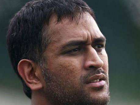 நில ஒதுக்கீடு: தோனிக்கு நோட்டீஸ்