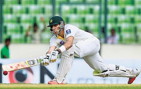 வெற்றிப் பாதையில் பாகிஸ்தான்: தோல்வியைத் தவிர்க்க வங்கதேசம் போராட்டம்