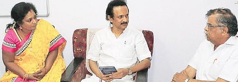 வாசன், இளங்கோவன், தமிழிசையுடன் மு.க.ஸ்டாலின் சந்திப்பு: தம்பி மகன் திருமண அழைப்பிதழை வழங்கினார்