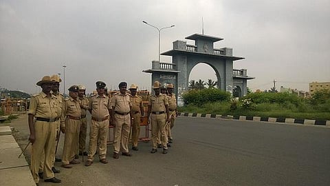 ஜெ. வழக்கில் இன்று தீர்ப்பு: தமிழக - கர்நாடக எல்லையில் சுமுக சூழல் நிலவுவதாக போலீஸ் தகவல்