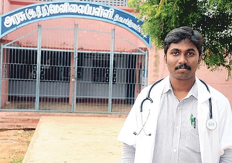 நம் கல்வி... நம் உரிமை... ஆதிதிராவிடர் பள்ளி உருவாக்கிய அரசு மருத்துவர்!