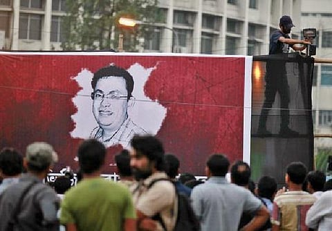 வங்கதேசத்தில் மதச்சார்பற்ற எழுத்தாளர் படுகொலை: ஒரே வருடத்தில் 3-வது சம்பவம்