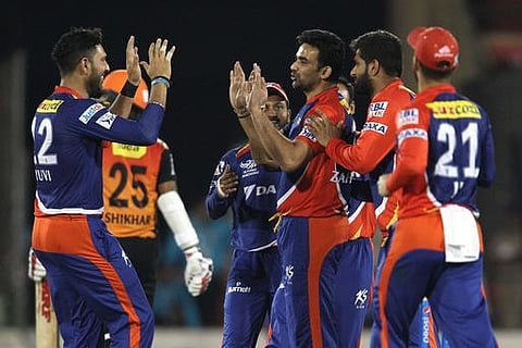 மெக்கல்லம் விக்கெட்டை மெய்டன் ஓவருடன் வீழ்த்திய ஜாகீர் கான்