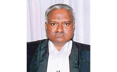 கோயிலுக்குச் சென்று திரும்பியதும் தீர்ப்பு எழுதிய நீதிபதி