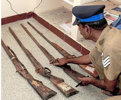 மத்தியப் பிரதேச மாநிலத்தில் தயாரிக்கப்பட்டு நாடு முழுவதும் கடத்தப்படும் கள்ளத் துப்பாக்கிகள்