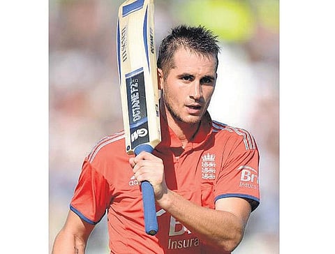 தொடர்ந்து 6 சிக்ஸர்கள் அடித்து இங்கிலாந்து வீரர் ஹால்ஸ் சாதனை