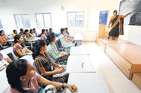 பிளஸ் 2-க்கு பிறகு: வரவேற்பு குறையாத ஆசிரியர் படிப்புகள்