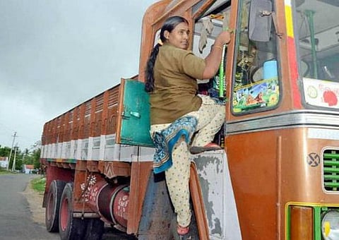 30 வயதினிலே... வல்லமை மிகு லாரி ஓட்டுநர் ஜோதிமணி