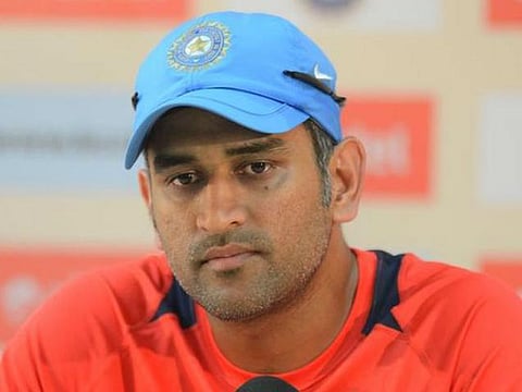 டிவைன் ஸ்மித் தீர்ப்பு குறித்து கருத்து: தோனிக்கு அபராதம்