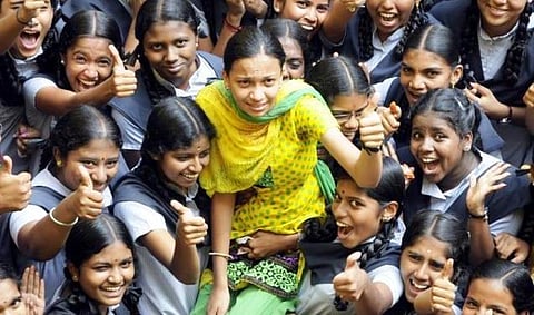 பத்தாம் வகுப்பில் சாதனை: அரசு பள்ளி மாணவர்கள் மூவர் உட்பட 41 பேர் மாநில அளவில் முதலிடம்