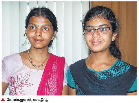 விவசாய குடும்பத்தைச் சேர்ந்த ஈரோடு மாணவிகள் மாநில முதலிடம்