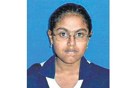 கர்நாடகத்தில் தமிழ் மாணவி மாவட்ட அளவில் முதலிடம்: கன்னட பாடத்தில் 98 மதிப்பெண்கள் பெற்றார்