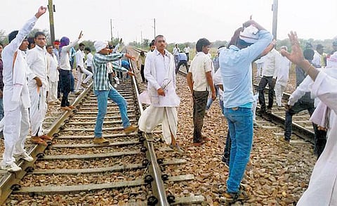 வேலைவாய்ப்பில் இட ஒதுக்கீடு கோரி குஜ்ஜார்கள் 2-வது நாளாக போராட்டம்: பேச்சுவார்த்தையில் பங்கேற்க மறுப்பு