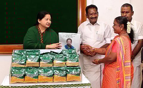 குறைந்த விலையில் தரமான துவரம், உளுத்தம் பருப்பு: புதிய திட்டம் தொடங்கி வைத்தார் ஜெயலலிதா